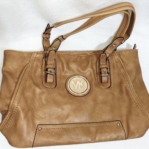 Michael Kors extra large tan bag, top gusset zipper, great condition